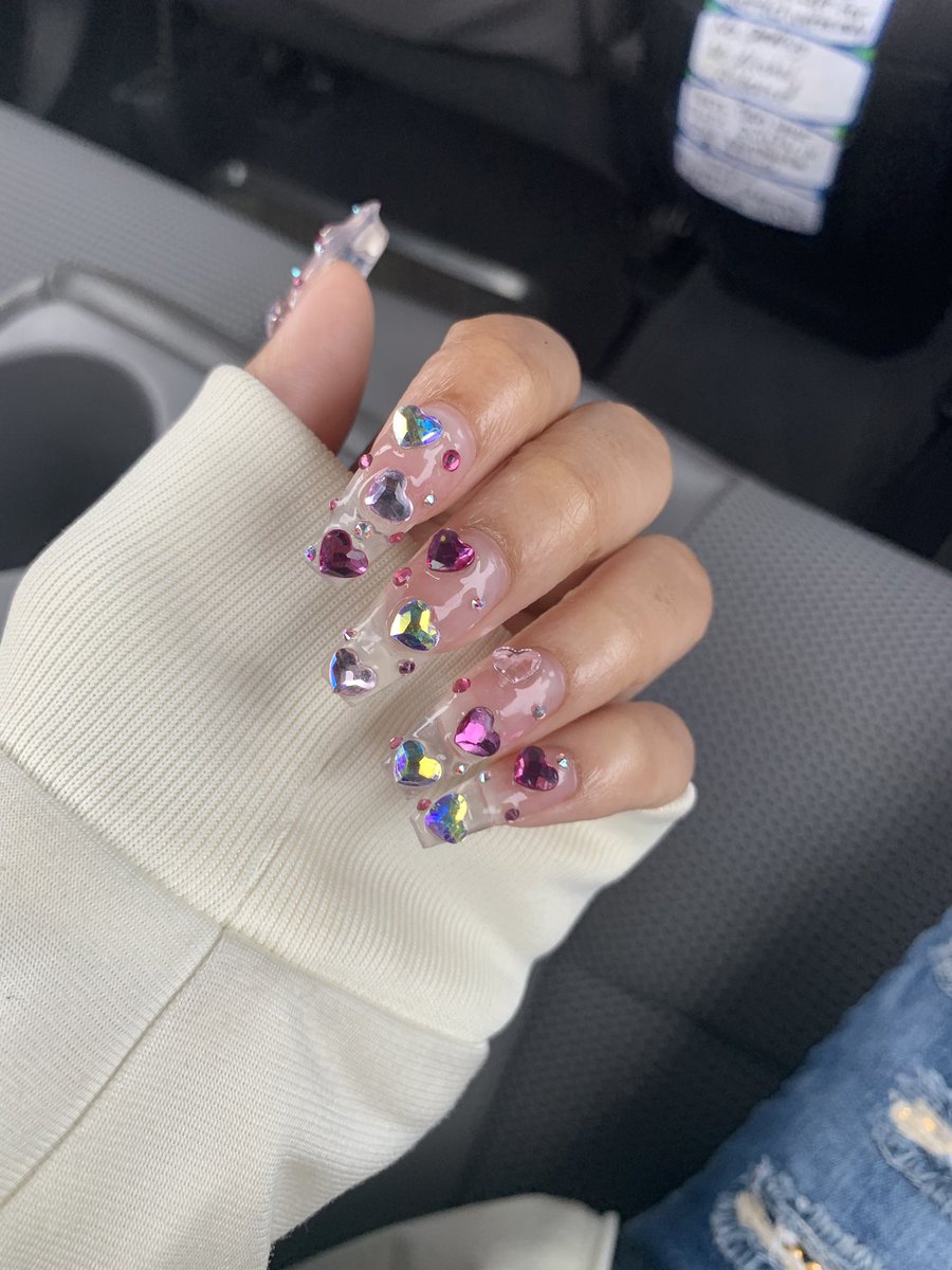 liyahuniversity's tweet photo. Left Or Right ? 😍 . Which style would you get ? 🥵 https://t.co/vvANsjtjeT