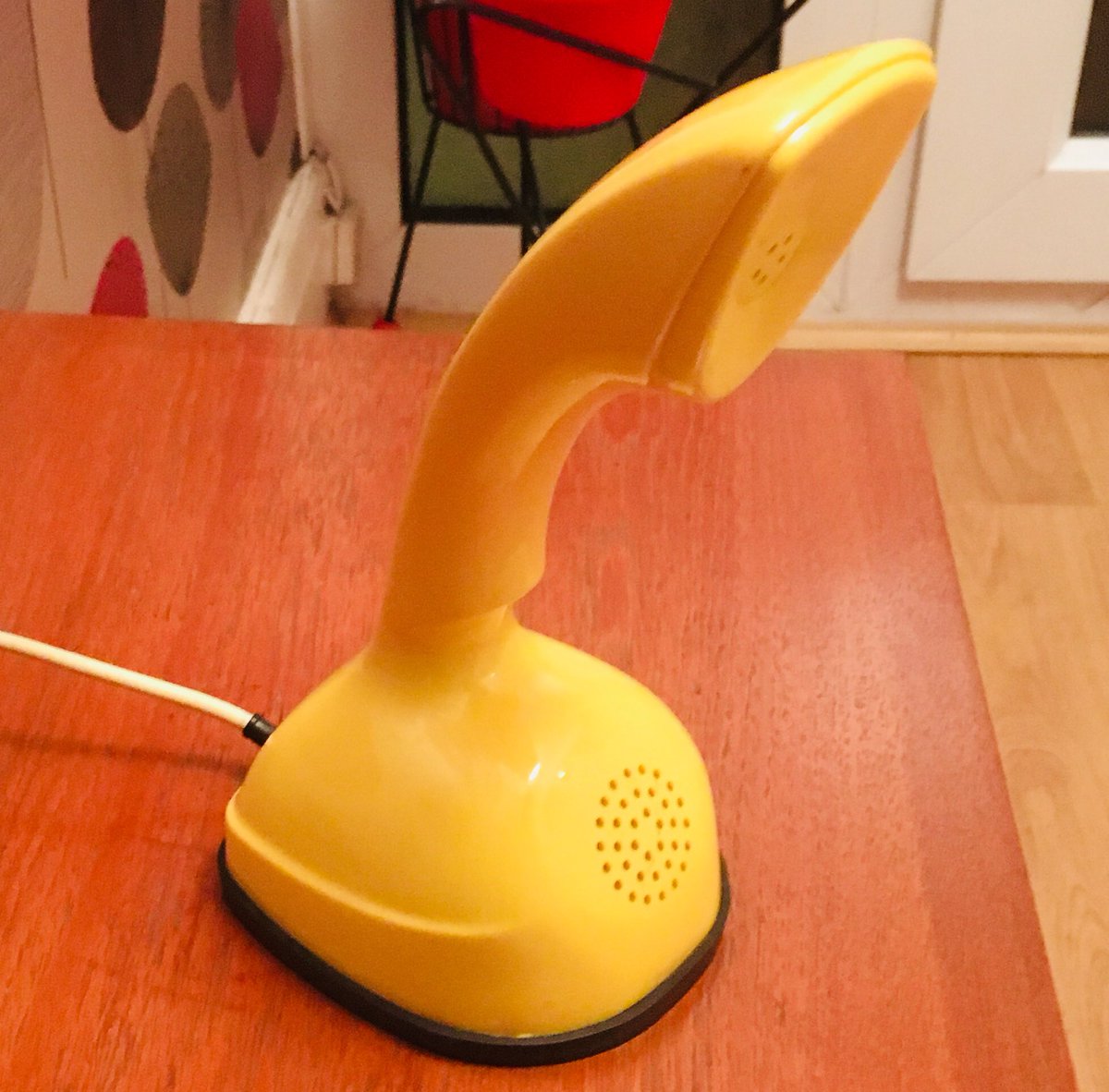 So50sRetro's tweet photo. Love it 💛💛💛 #ericssoncobradialphone #retro #telephone #vintagetelephone #vintage #retrohome https://t.co/1A9iop47AX
