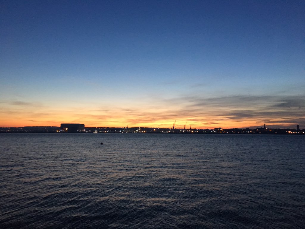 Baltic_Run_Club's tweet photo. Amazing sunset skies and another great run sesh down the prom - 800m x 6, well done guys! 🏃🏽‍♂️🏃🏽‍♀️🏃🏽‍♂️🏃🏽‍♀️☀️🙌🏼 #balticrunclub #baltictriangle #rivermersey #sunset https://t.co/BEgRFo137m
