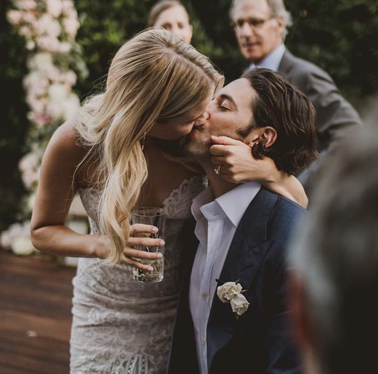 badpostclaires's tweet photo. happy valentine’s day to our favorite couple 💖 https://t.co/fgbRADUXC0