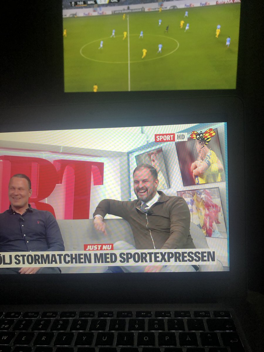 SebastianSteen's tweet photo. 🐝🐝🐝🐝🐝 alla hjärtans dag-dejt med @Wilbacher #Expressenlive https://t.co/4l0ZYjuO30
