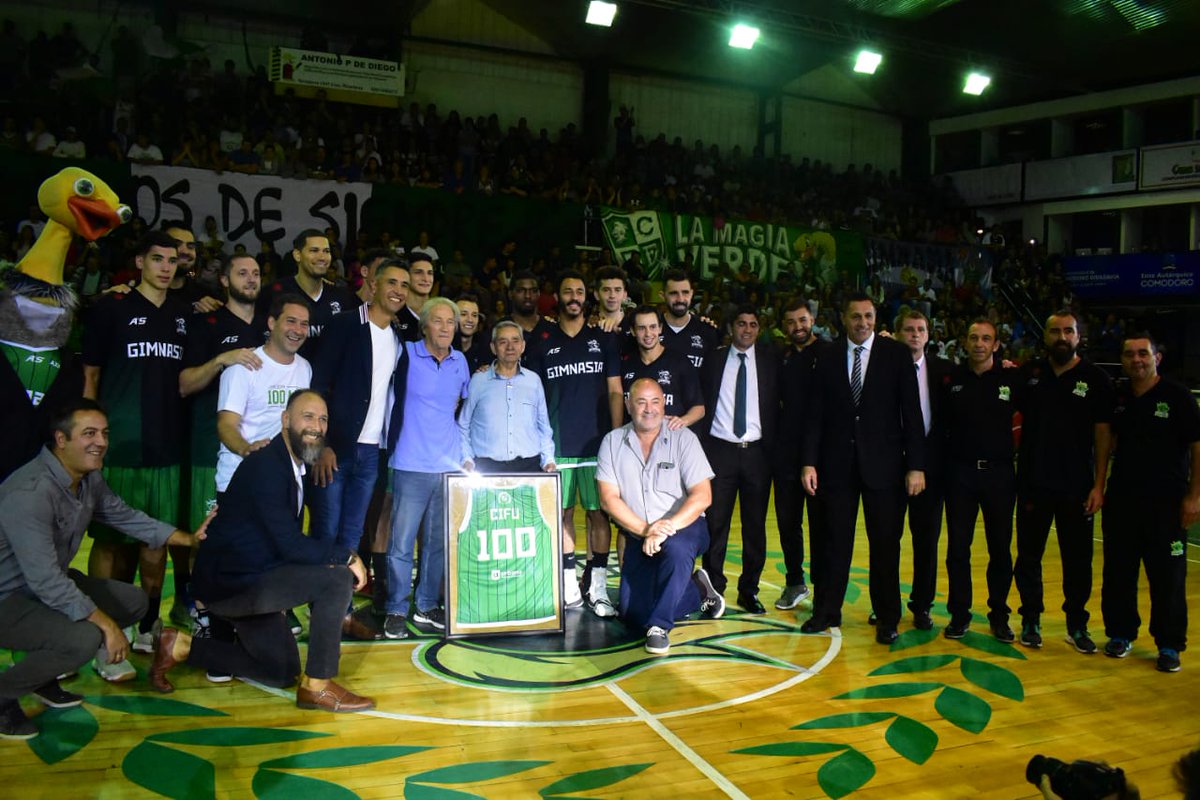 PoramoralVerde's tweet photo. #GyE100años 💯 En el marco del #centenario del club, anoche se vivió una fiesta inolvidable en el Socios Fundadores con el homenaje al utilero Nolberto Cifuentes y los retiros de las camisetas de Pablo Moldú y Gabriel Cocha 👉🏼 https://t.co/IAnqPMNH0O

#DaleVerde 💚

📸 @BeelRuiz_ https://t.co/cPflAlvzmm