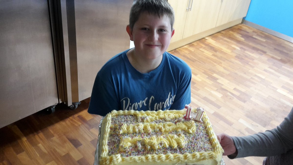 Happy birthday E! Also a huge thankyou to all all the staff at Kilbowie for making this amazing birthday cake! 😁 #kilbowie2019  <a href="/mrselliottlvps/">Mrs Elliott LVPS</a> <a href="/MrsPorterLVPS/">MrsPorterLVPS</a> <a href="/misspageLVPS/">Miss Page 🍎✨</a> <a href="/MissForrestLVPS/">Mrs Forrest</a>