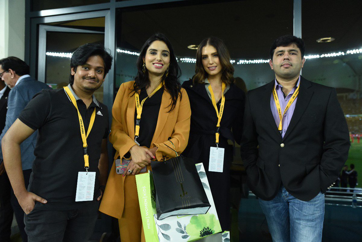 Mussanaf's tweet photo. The artist 👨‍🎨 @abdulahadjawaid, the birthday girl 🎂 @ZAbbasOfficial, our special guest at #HBLPSL 🎙️ @erinvholland, and yours truly #AmazingAzlan 😎 https://t.co/SVDSLh5pL6
