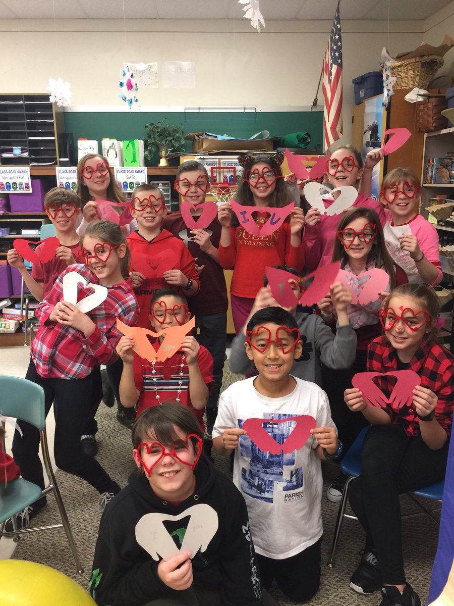 kristen_knorr's tweet image. Our Paynter PTA is amazing. We are so blessed. #❤️day #coolshades #creativeboxes