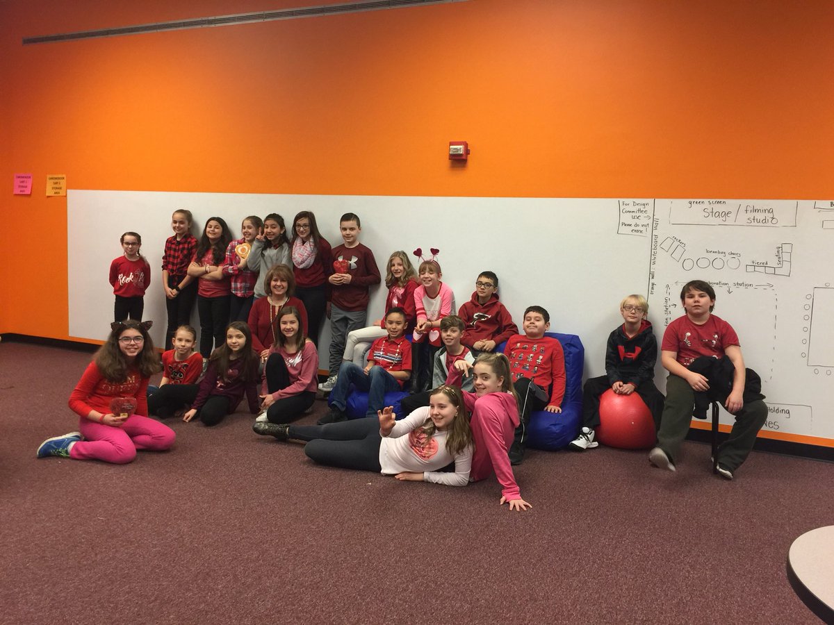 kristen_knorr's tweet image. Our Paynter PTA is amazing. We are so blessed. #❤️day #coolshades #creativeboxes