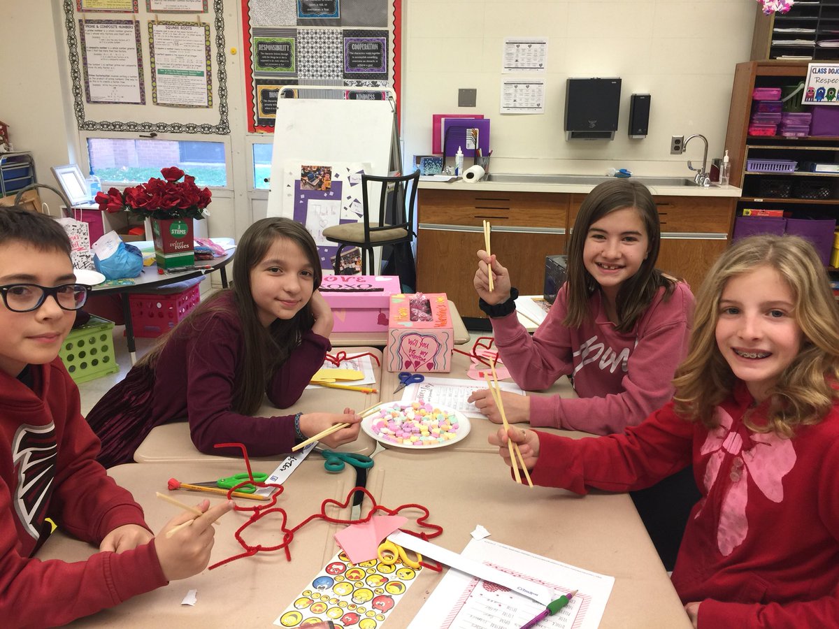 kristen_knorr's tweet image. Our Paynter PTA is amazing. We are so blessed. #❤️day #coolshades #creativeboxes