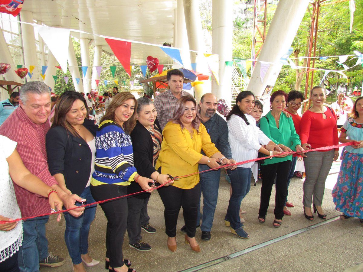 CANACINTRA_Tab's tweet photo. .@CANACINTRA_Tab está  presente en el  Corredor Artesanal  y Cultural “Enamorate del Edén”, durante la inauguración estuvo presente .@caremi10 presidente de @CANACINTRA_Tab y .@TayGourmet titular de Mujeres Industriales https://t.co/SiK9reQSYd