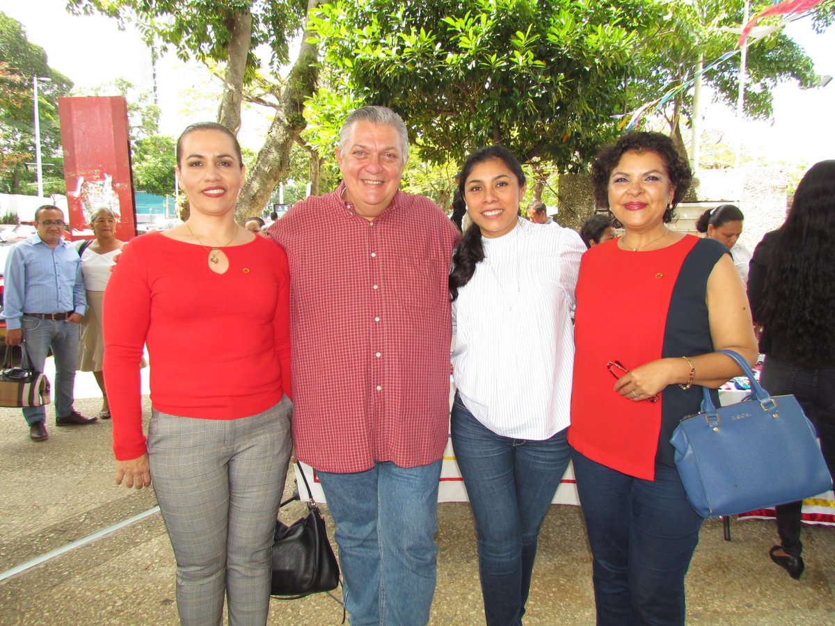 CANACINTRA_Tab's tweet photo. .@CANACINTRA_Tab está  presente en el  Corredor Artesanal  y Cultural “Enamorate del Edén”, durante la inauguración estuvo presente .@caremi10 presidente de @CANACINTRA_Tab y .@TayGourmet titular de Mujeres Industriales https://t.co/SiK9reQSYd