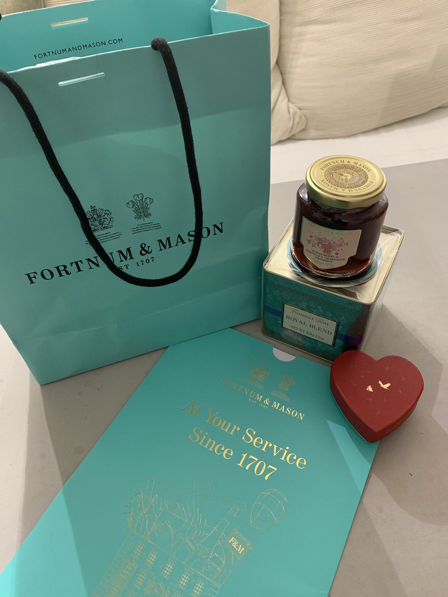 itspr's tweet image. Thank you @Fortnums for the lovely Goody Bag treats given to our Director Waj who was kind enough (or silly enough) to share with us! 
.
.
... adorable gesture with great quality products every time! 👌🏼
.
.
Happy Valentines love team ITSPR ❤️