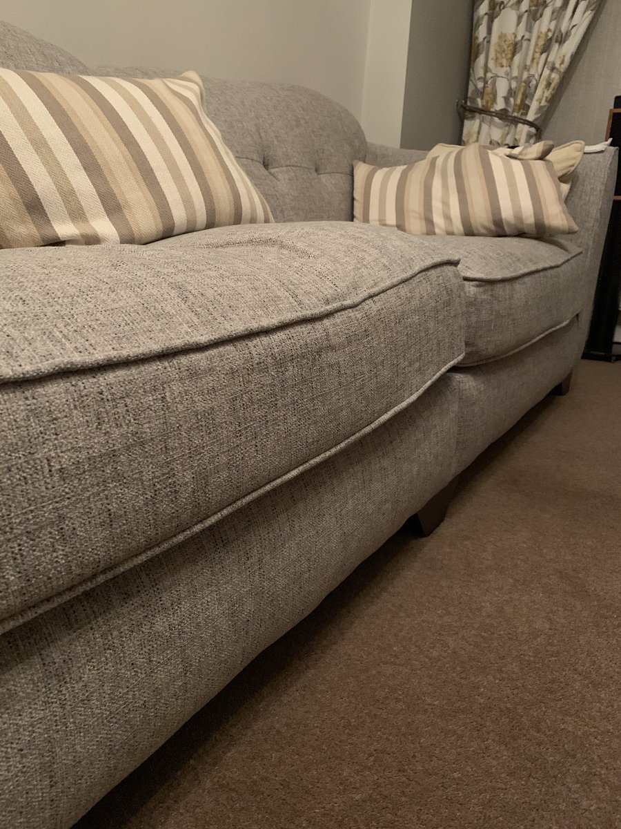 broadglen's tweet photo. @SofologyHelp after recent correspondence you have not replied or called back in regard to the issues with our sofa, i.e collapsed seat cushions, ridge in seat cushions and uneven backrest as per photos, ref 478716. Awful customer service. https://t.co/rjDJQTeu78