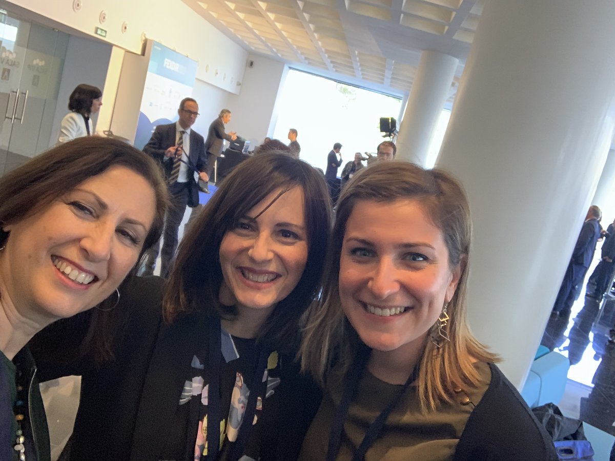 juliargueza's tweet photo. La tecnología es una vía de #comunicación maravillosa, pero nada como la oportunidad de conversar, escuchar y compartir la experiencia en vivo y con personas que suman tanto. GRACIAS!!En #Alicante #FEXDIR2019 @HumanAgeInsES https://t.co/ZBgaYWNgE1