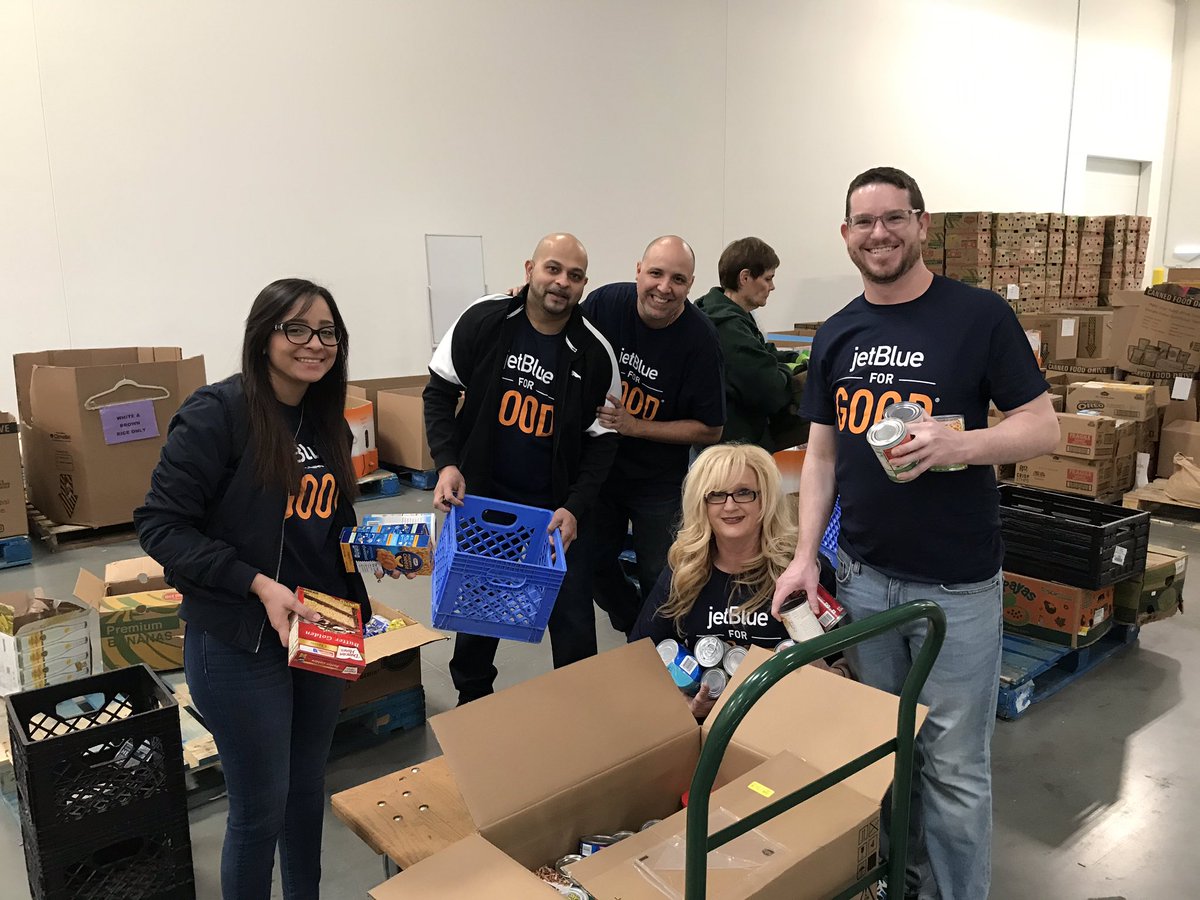 JetBlueDFW's tweet image. Some of @HelloJetBlue crewmembers and family from @DFWAirport spreading the ❤️on this valentines by volunteering @ntfb.  #jetblueforgood #CultureMatters