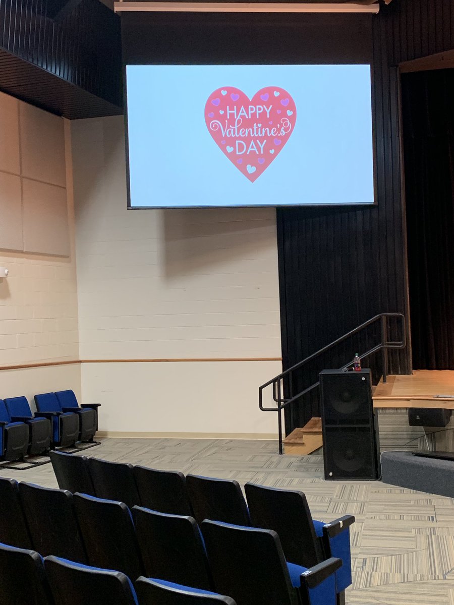 MrScroggs's tweet photo. When the principal holds an after school meeting on Valentines Day, he’s got to come through with a few treats. #OurTeachersRock #YellowJacketUniverse #HappyValentinesDay #FortMillFamily #YES https://t.co/lx6VtmhZNz