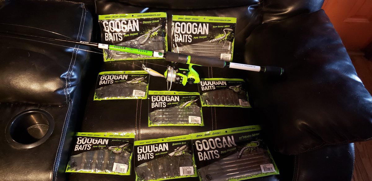 Mzkayc38's tweet photo. My son loves his baits and reel @googan_squad @LunkersTV .
What do you think?  #fishing #googanbait #ripnlips https://t.co/gvvW2XQOii