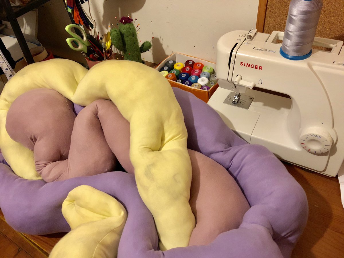 Danny_Everton's tweet photo. I got new upholstery twine 😏🍑🧠🍆
.
#art #contemporaryart #fineart #soft #softsculpture #sculpture #sewing #craft #queerart #queer #masculinity #bodyart #macapplym @PlymUniArtMA https://t.co/HFe2H3zsmM