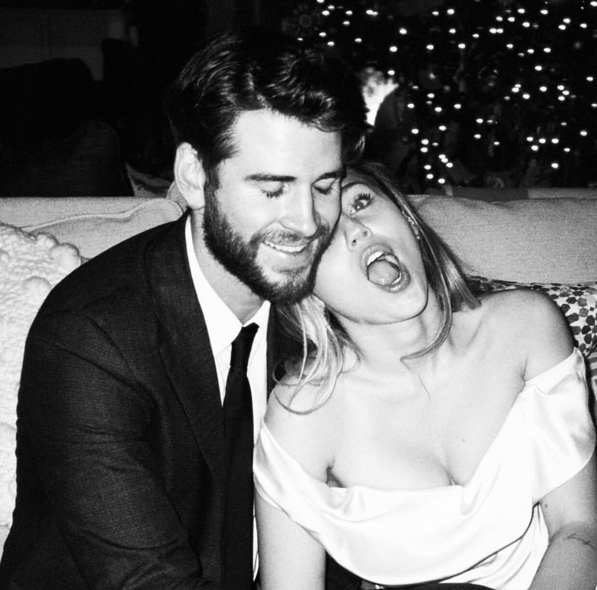 miamtimeline's tweet photo. These photos from Miley and Liam’s wedding are everything 😭❤️ https://t.co/QwLyJJZW38