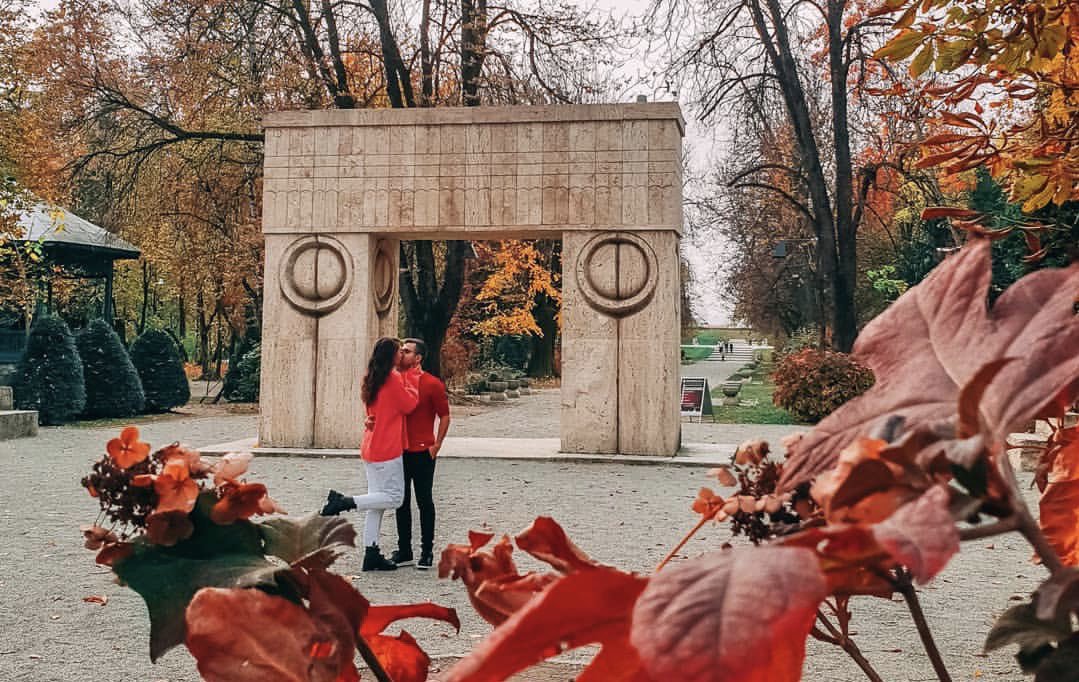 romaniawelove's tweet photo. Valentine’s Day @ the Gate of the Kiss
Happy Valentine’s ❤️ ♥️
The Sculptural Ensemble of Constantin Brâncuși at Târgu Jiu comprises 3 sculptures: #TheGateoftheKiss, #theEndlessColumn, #TheTableofSilence #romaniawelove #romania #week7t2r #gorj #targujiu #brancusi #valentinesday https://t.co/e6VWXd4tex