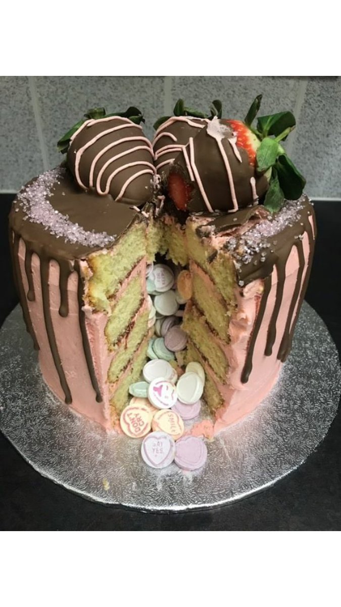 BakesLouisa's tweet photo. *Customer Cake* Happy Valentines Day!!❤️ Loved making this cake with love heart sherbet sweets inside!!🍬❤️ https://t.co/k0TDbtpiNd