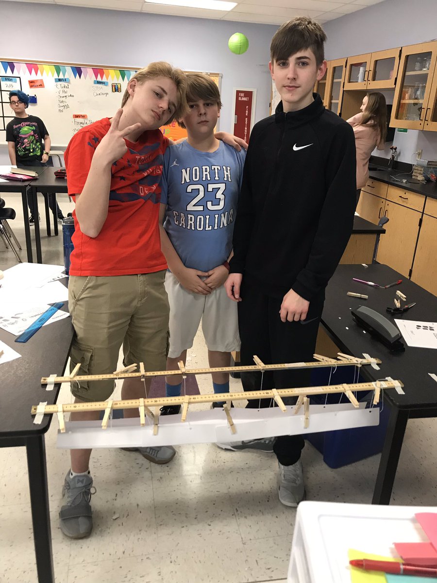 FMSTeam8D's tweet photo. Today, 8A students participated in the building wide STEM Challenge, which was to build a hanging bridge! #STEM #WSDlearns https://t.co/2gpyspXCo1