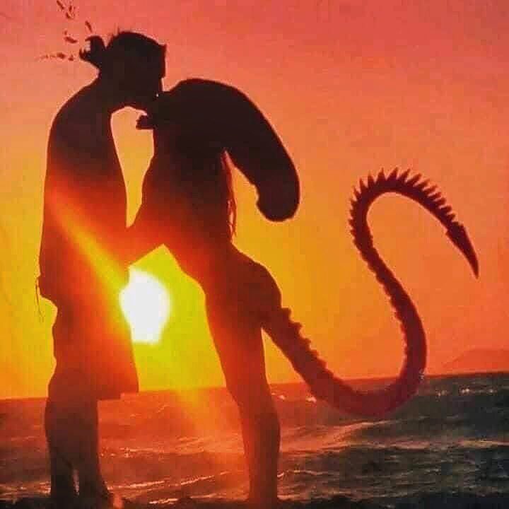 Happy Valentines Day, whichever planet you're from ❤️🔥🚀 
.
.
#scifi #scifibooklove #valentinesday2019