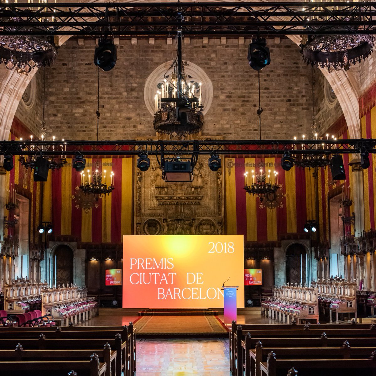 albaudiovisuals's tweet photo. Felicidades a los premiados en Premis Ciudat de Barcelona. Un placer trabajar con @Onionlab_ y @farrestudio.  Vídeo e Iluminación.

Congratulations to the winners of the Ciutat de Barcelona awards. A pleasure to work with @Onionlab_ and @farrestudio #BCN #PremisCiutatBCN #CULTURA https://t.co/QfFp6CB41e
