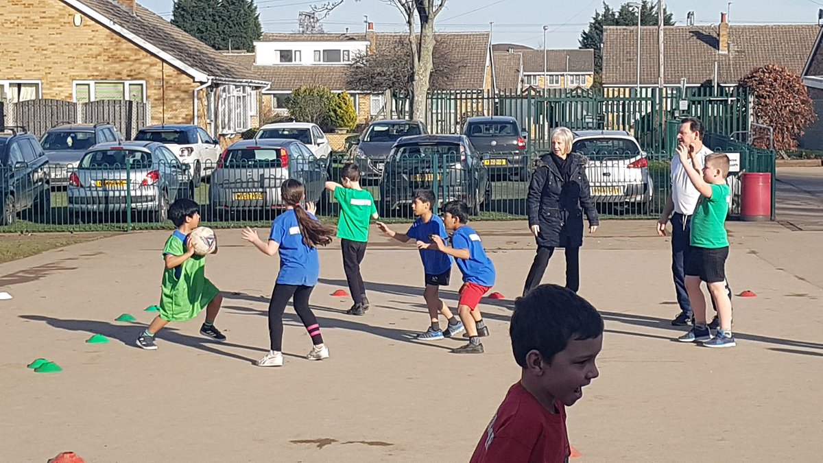 grainger_miss's tweet photo. Brilliant PE session in the gorgeous sunshine with our favourite trainer, Denis! https://t.co/c0tfXAXU7J