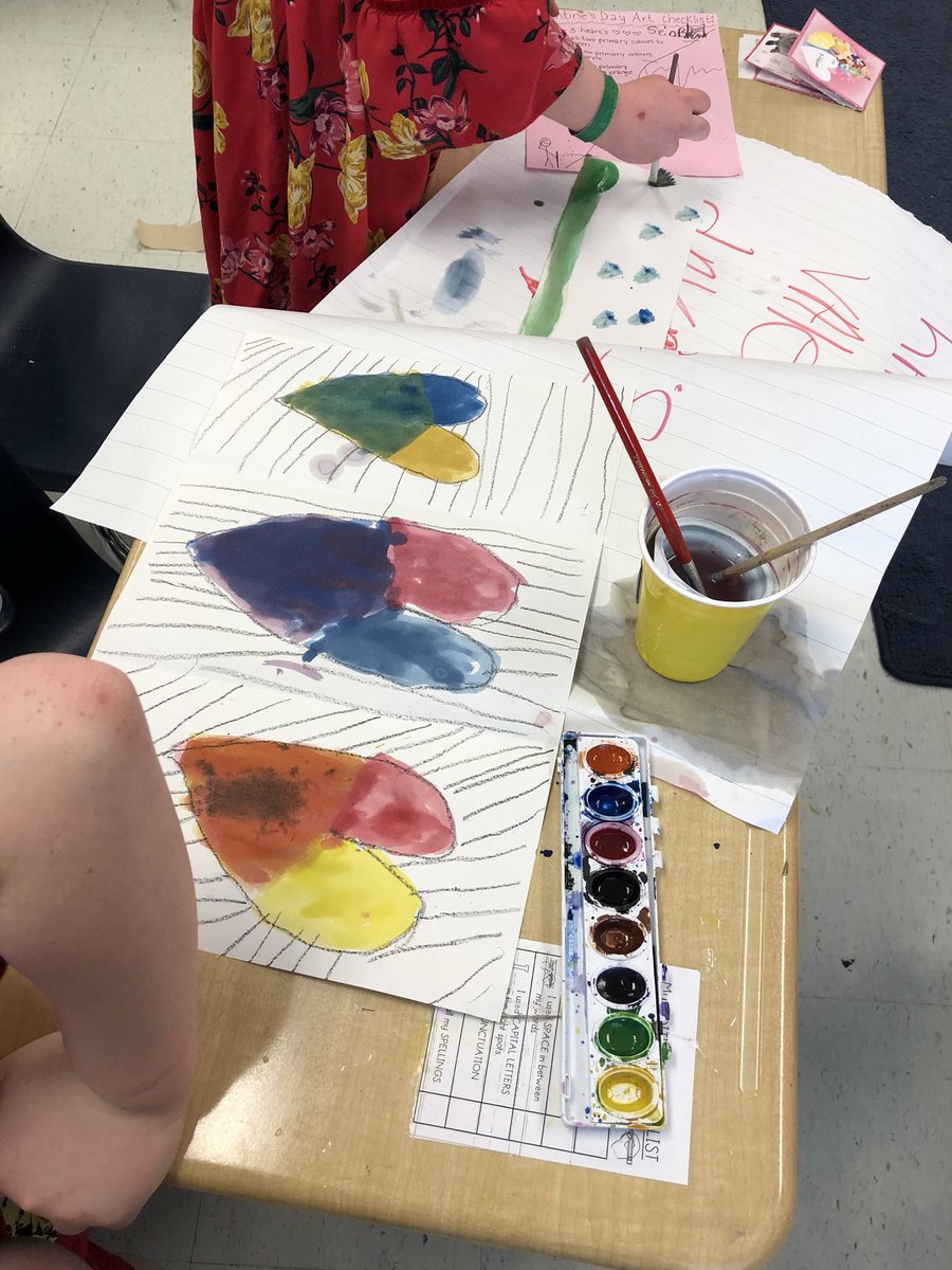 Grade 2/3 artists working on beautiful Valentine’s Day art!💕 They learned how to mix primary colours to make secondary colours, and used lines to create contrast!👨‍🎨👩‍🎨🎨🖌 #ElementaryArt #ValentinesDay #JourneyToSuccess