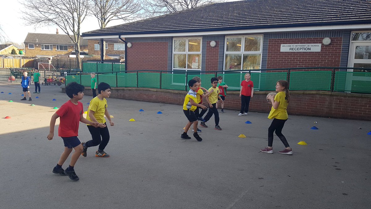grainger_miss's tweet photo. Brilliant PE session in the gorgeous sunshine with our favourite trainer, Denis! https://t.co/c0tfXAXU7J