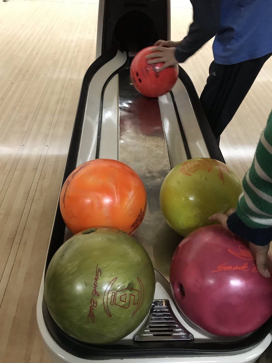 Zinnovators's tweet photo. Dear Roadrunners: Have a wonderful Valentine’s Day! I know you had a ball bowling this morning! #punfun #bowlingfieldtrip #bumperbowl #HappyValentinesDay2019 https://t.co/JO4FIY2jjb