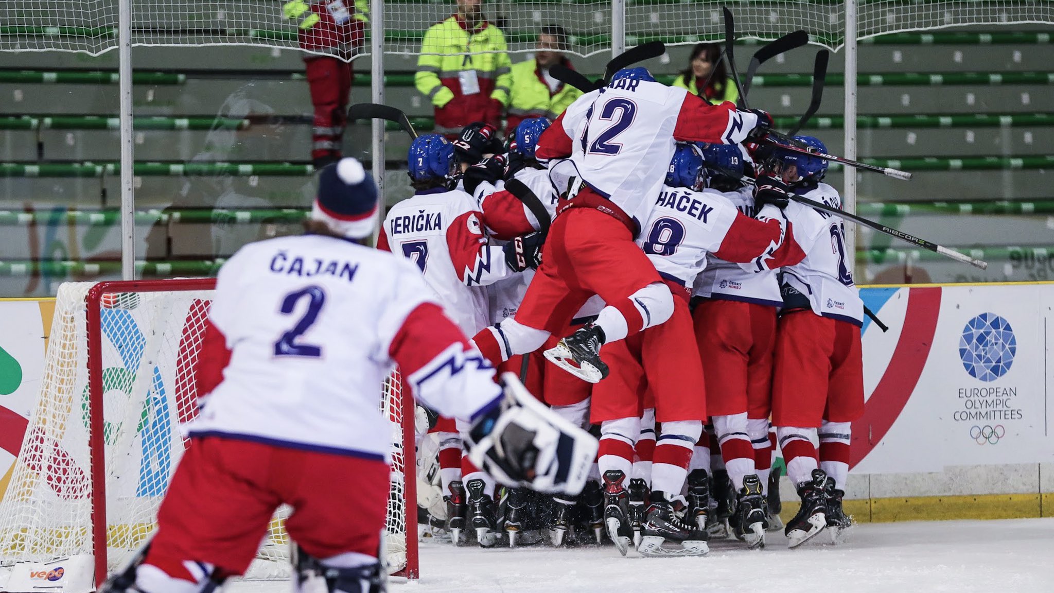 DzZXjqDWwAASnCp.jpg:large