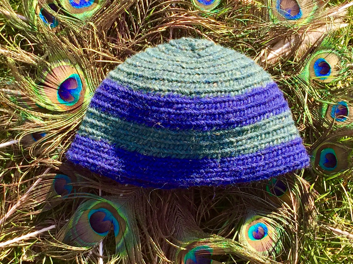michelle_barja's tweet photo. Nålbinding hat for a craft swap with my friend. She’s making me a bushcraft smock (with pockets!!!). Her son chose his favourite colours in the alafosslopi wool. #naalbinding #nålbinding #nålebinding #experimentalarchaeology #vikings #saxons #ancientskills https://t.co/QbfRheBuNd