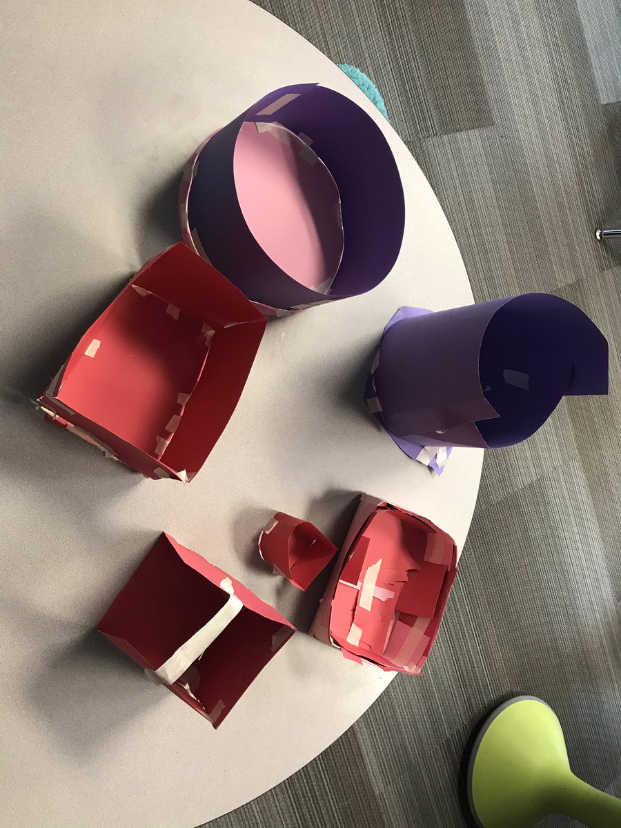 Mitchell_4thGr's tweet image. Love is in the air! 💗 #STEM #candyboxes #classroomcommunity This heart is full now of all the reasons we love our classroom. It is amazing to see them say “because we are all friends!” #teacherproud #iteachfourth @ann_lounsbury @usd497 #AllStudentsOneTeam