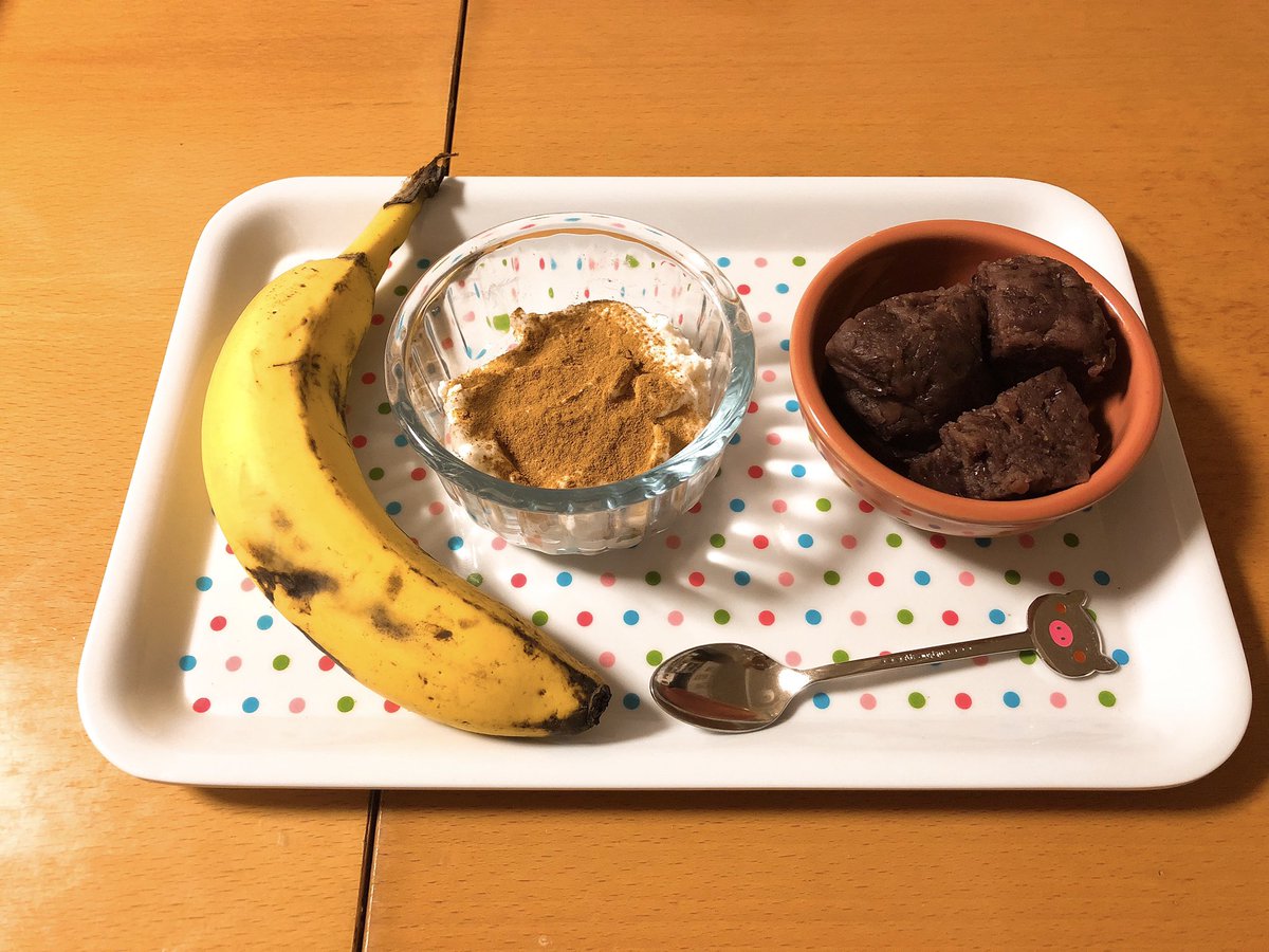cccc628's tweet photo. 朝ごはん☀️

羊羹
水切りヨーグルト(ｼﾅﾓﾝかけ)
バナナ

昨日の残りの羊羹🍵🇯🇵💭✨
甘党だから、ペロリっといけてしまった😅💦笑 https://t.co/u2rvPhUfRq
