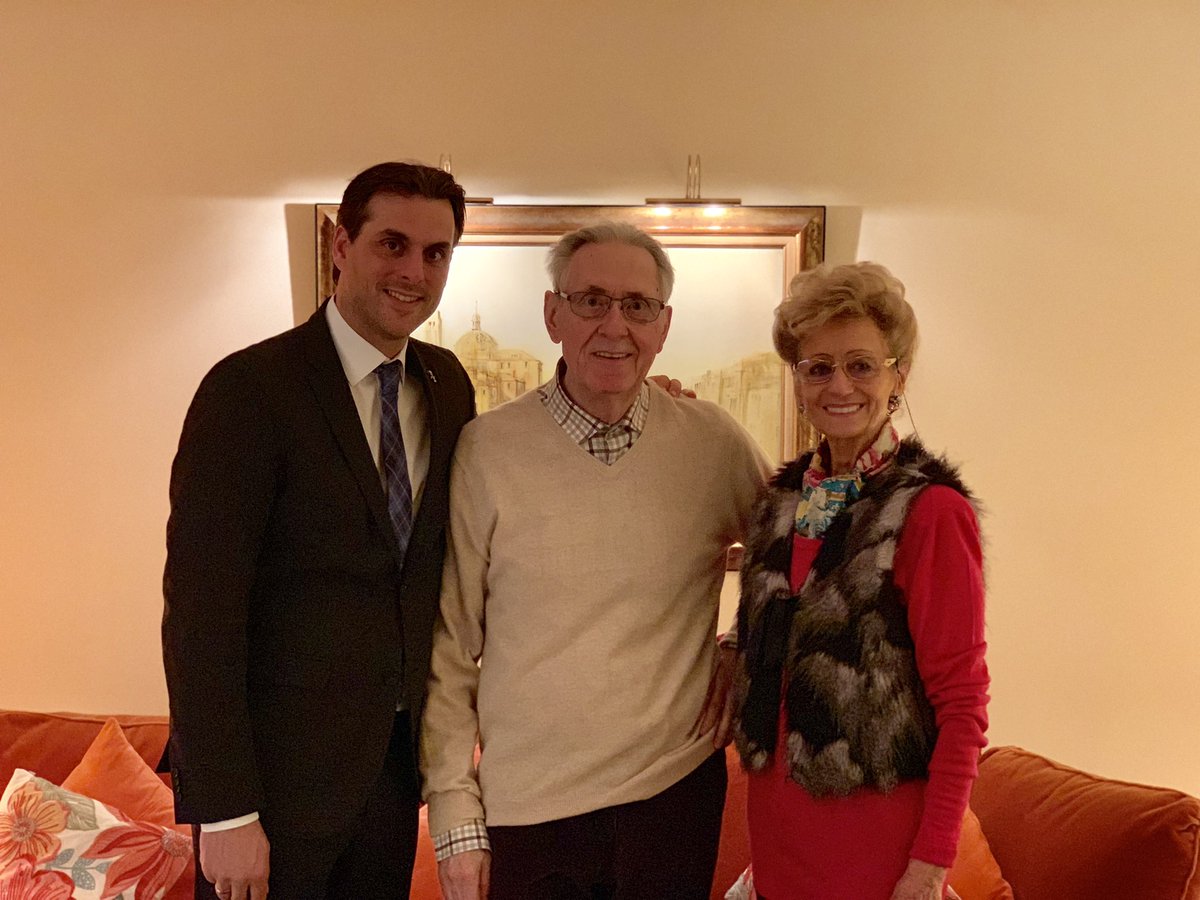 ThomasMack_EP's tweet photo. Welch’ Freude, unsere Freunde Émile und Monique Jung in Strasbourg zu treffen. Danke für die schönen Erinnerungen #aucrocodile #strasbourg #memories #vivelafrance https://t.co/zNq6HRPTli