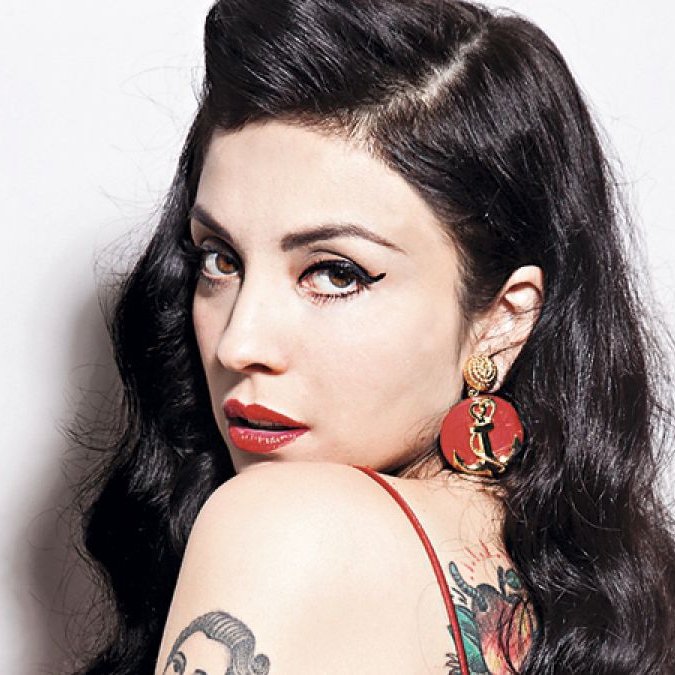 LaferteCharts's tweet photo. 🇨🇱 @monlaferte se convierte en la segunda chilena en obtener una Nominación a los Latin Billboard Awards. La primera fue @MyriamHN. 💓

¡Felicitaciones a ambas! 😍 https://t.co/hqaSzLCozH