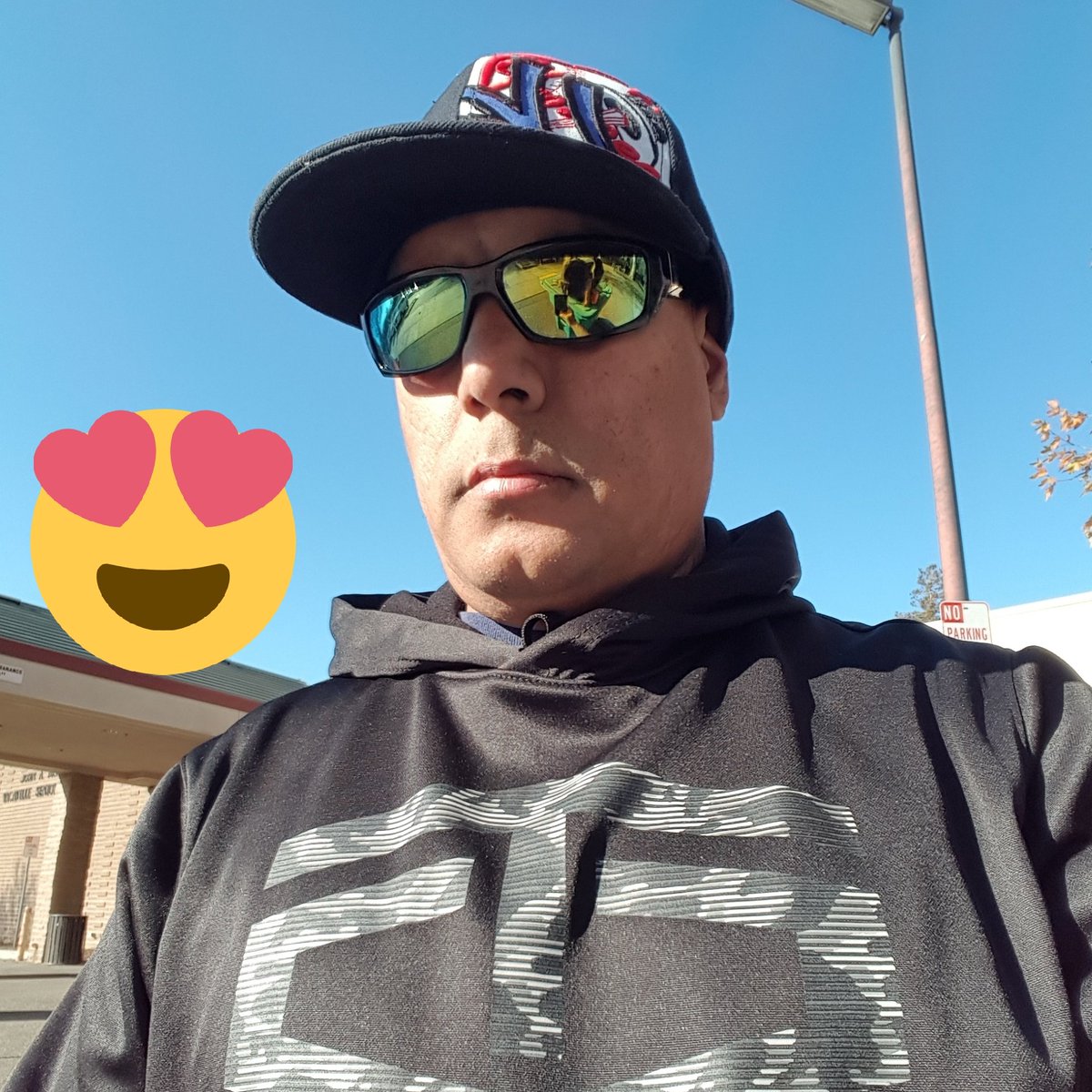 Happy Valentines to all the couples out there I wish I had a girlfriend so I could spend it with her I don't know if you out there hit me up