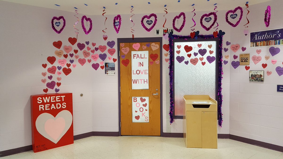 BarbaraAkers13's tweet image. The WRMS library is beautifully decorated for Valentine&apos;s Day. Thank you Mrs. Sheline and her library helpers. #WRMSwolves