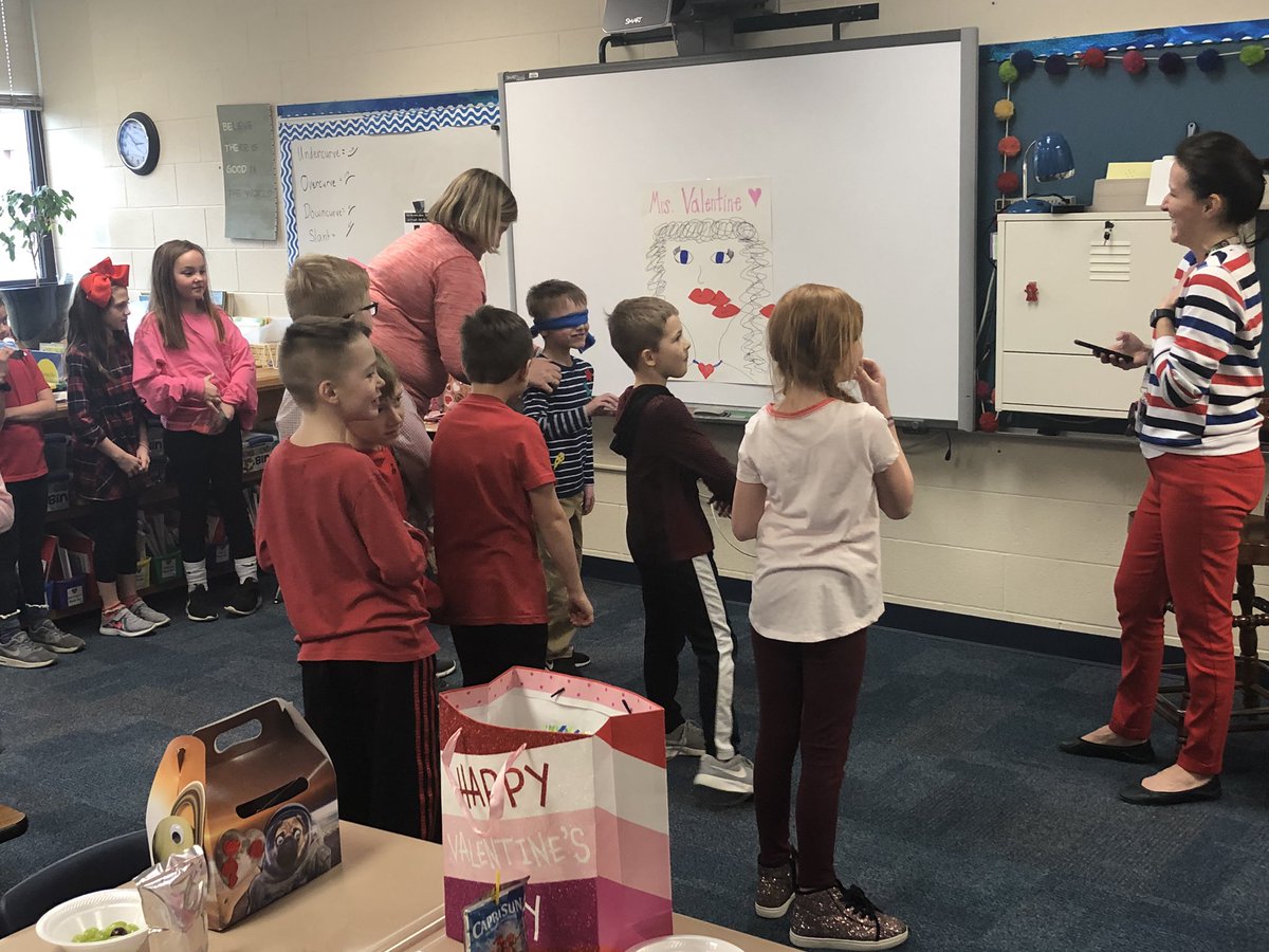 awlsmo's tweet image. More Valentine party fun! #HappyValentinesDay #creativeboxes