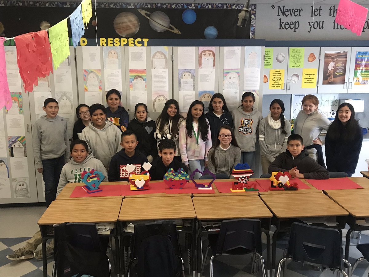 MsMartinez6th's tweet photo. A little Valentine's fun in room 29! ❤️#making3Dhearts #EOGreenjhs #HESDpride #happyloveday https://t.co/1DKSL6z7u3