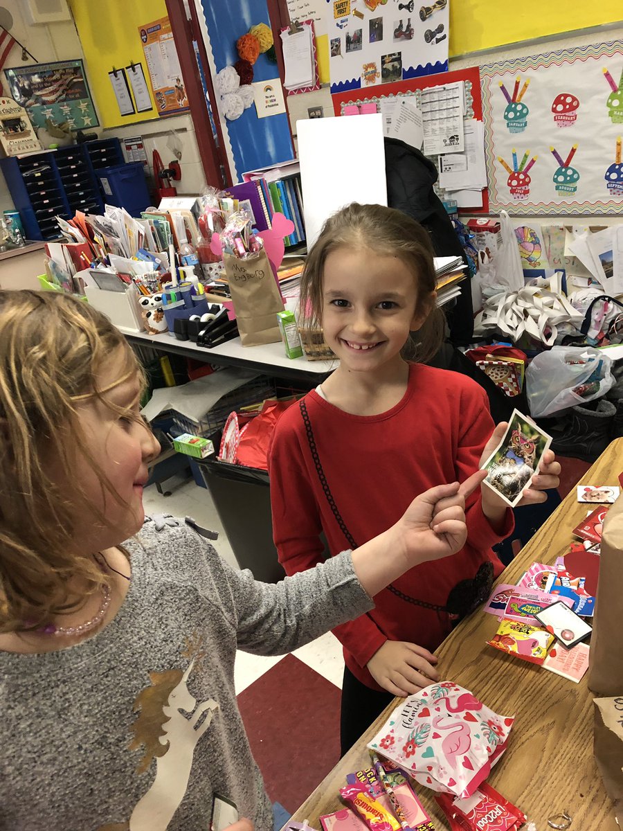 Pengberg121's tweet photo. Happy Valentine’s Day! Celebrating friendship in Room 121!@Grandview_Elem #CSD_AllMeansAll https://t.co/2aTVH2sNR4