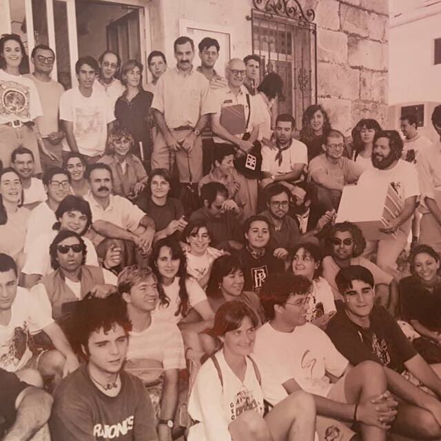 Equipo de Investigación de #Atapuerca en 1994 después de la rueda de prensa de presentación de los hallazgos,
Todavía no sabiamos que eran una nueva especie de #Homo 😍#DóndeEstabas94