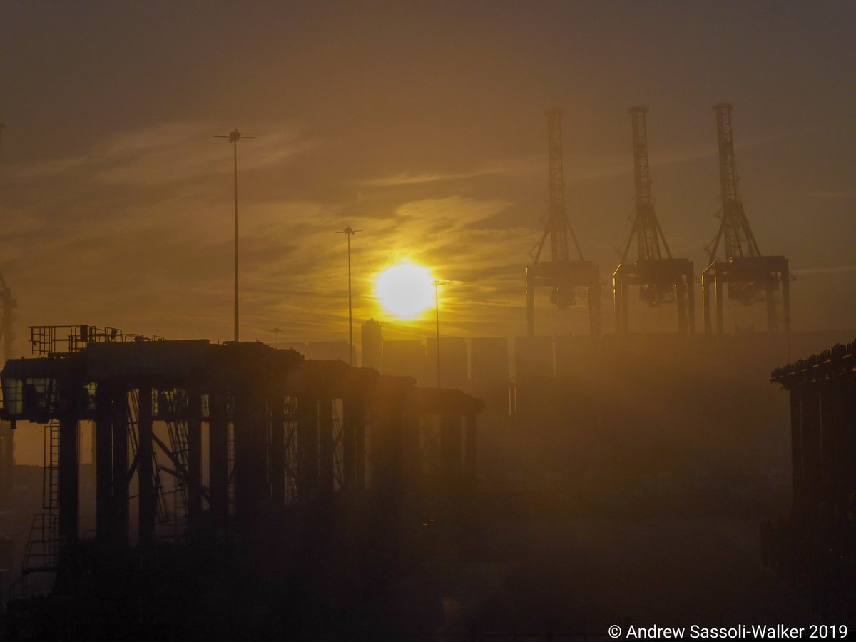 Fog lifting as as another productive day is underway for @DPWorldSouthamp & @ABPSouthampton - #keepingbritaintrading