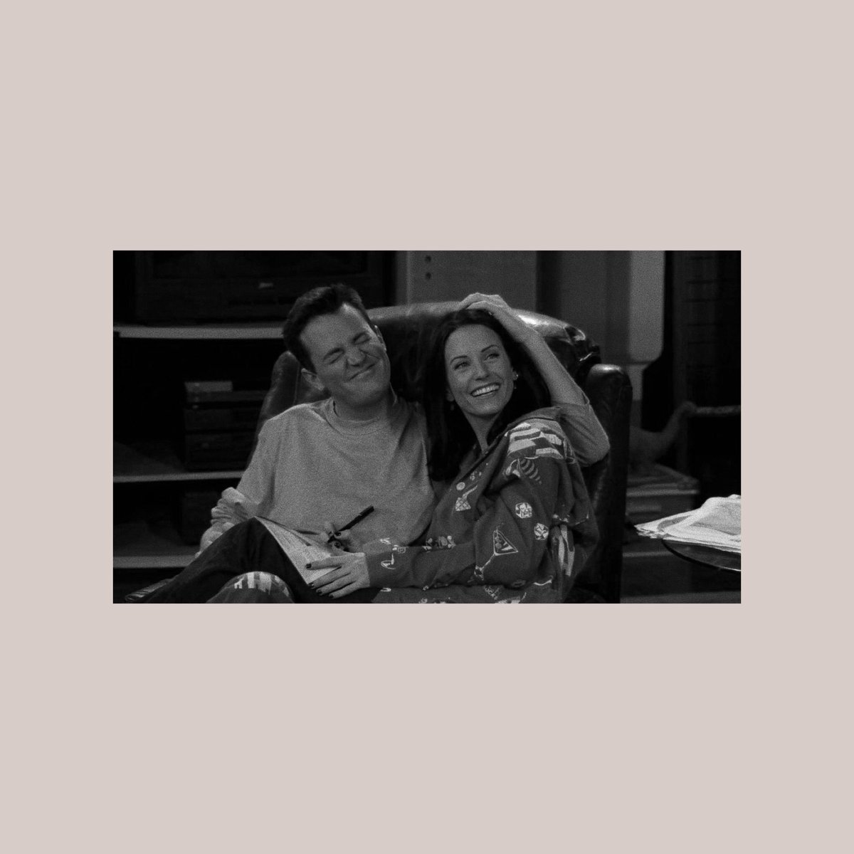 karlagyup's tweet photo. :¨·.·¨: 
 `·.. ✎ . . ɪ ғᴇʟʟ ɪɴ ʟᴏᴠᴇ ᴛʜᴇ ᴡᴀʏ ʏᴏᴜ ғᴀʟʟ ᴀsʟᴇᴇᴘ: sʟᴏᴡʟʏ, ᴀɴᴅ ᴛʜᴇɴ ᴀʟʟ ᴀᴛ ᴏɴᴄᴇ. ♡ https://t.co/oPqcSLHeud