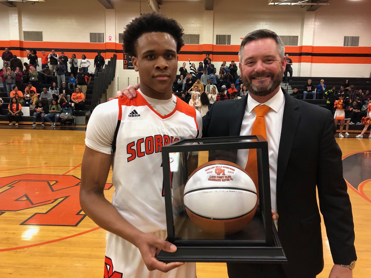 DAE DAE Eaton 1000 career points!!!!  Congratulations