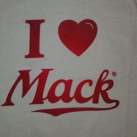 Happy Valentine's Day!! xoxo

#mack #macktrucks #heavytrucks #feelthelove #mustlovetrucks #truckerlife #happyvalentinesday