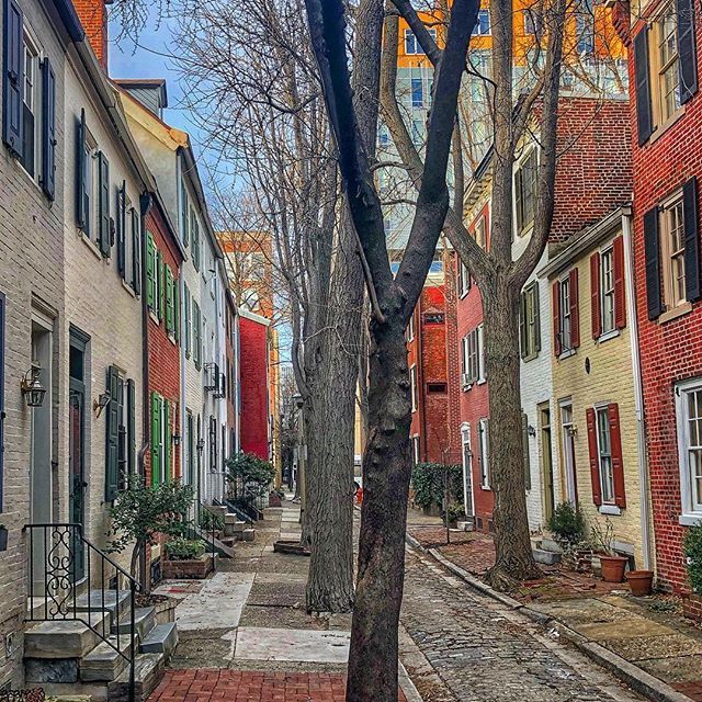 Philadelphia 🇺🇸 💕
•
•
•
#whyilovephilly #Travel #igers_philly_street #visitphilly #howphillyseesphilly #cobblestonestreets bit.ly/2TVN1jT