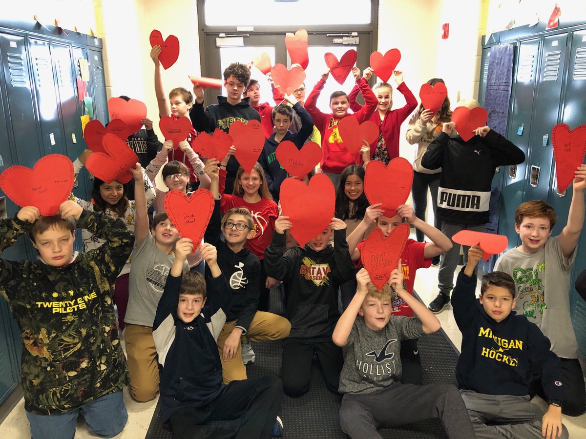 MarinkoAmanda's tweet photo. Happy Valentine’s Day from our smiling students to you!! ❤️❤️#HappyValentinesDay2019 #thatsrotolo @BPS101 @MissDeSimoneRMS @oreilly_tom https://t.co/TX6kKYQDhk