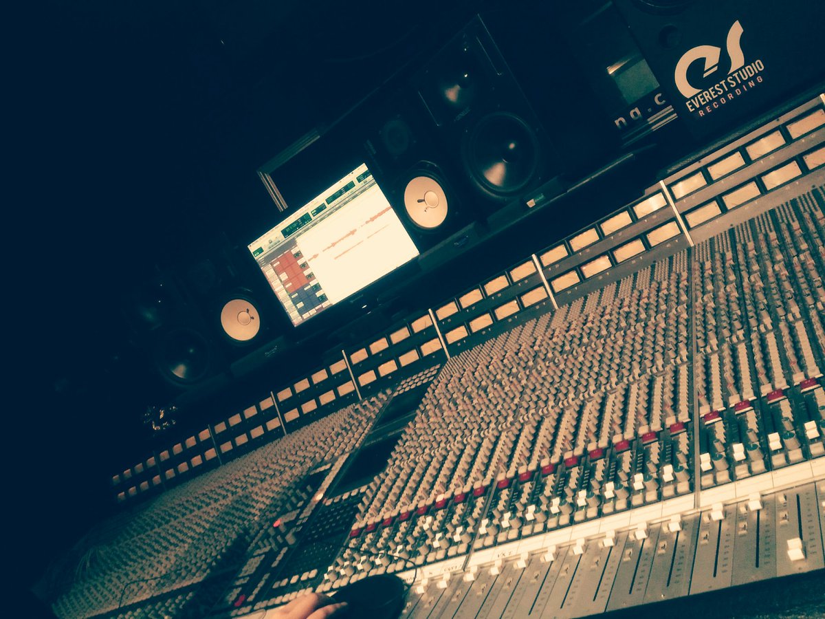 natanmayor's tweet photo. De retour chez @EverestGRP pour l'enregistrement de mon prochain titre "Toi le monde..." 
A très vite ! 😀😀
#music #natanmayor #evereststudiogroup #toilemonde https://t.co/jl0pxyyhci
