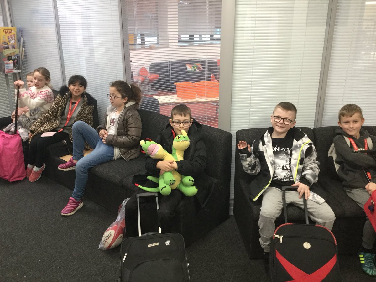 ClassHodgkinson's tweet photo. All packed @YsgolEmmanuel @ClassHodgkinson https://t.co/QoYPGHIuqV